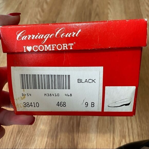 Carriage Court Black Pointy Toe 1" Faux Leather Heels Size 9 - Picture 10 of 10